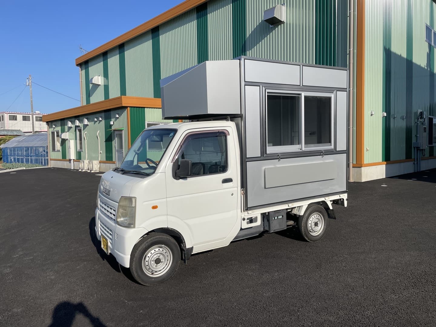 キッチンカーシルバー色