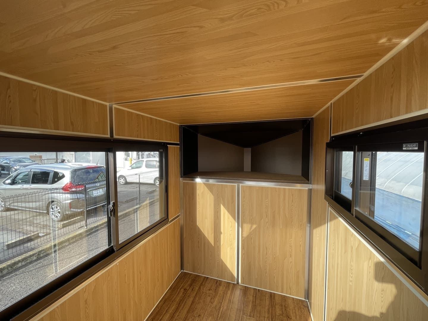 オフィスカー内装