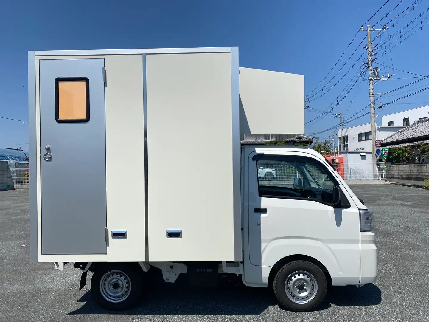 hacobo S 試作展示品の外観（斜め）