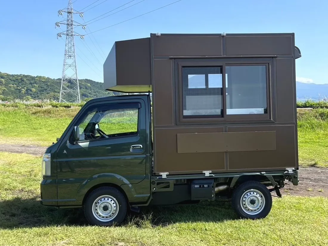 外壁ブラウンのキッチンカー