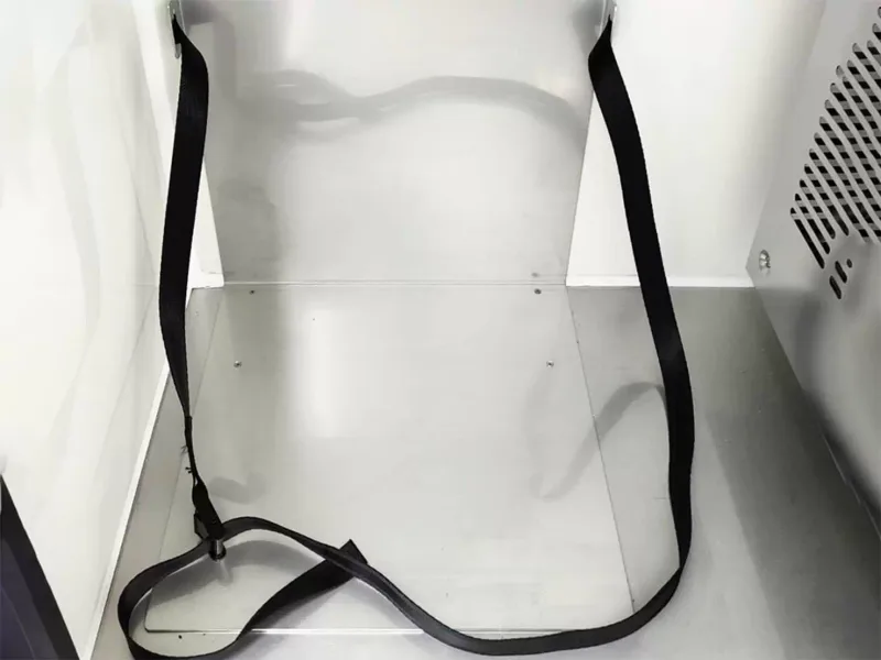 機器固定金具（転倒防止ベルト）