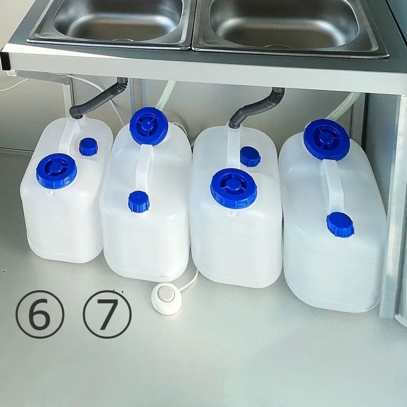 20Lタンクとフットスイッチ