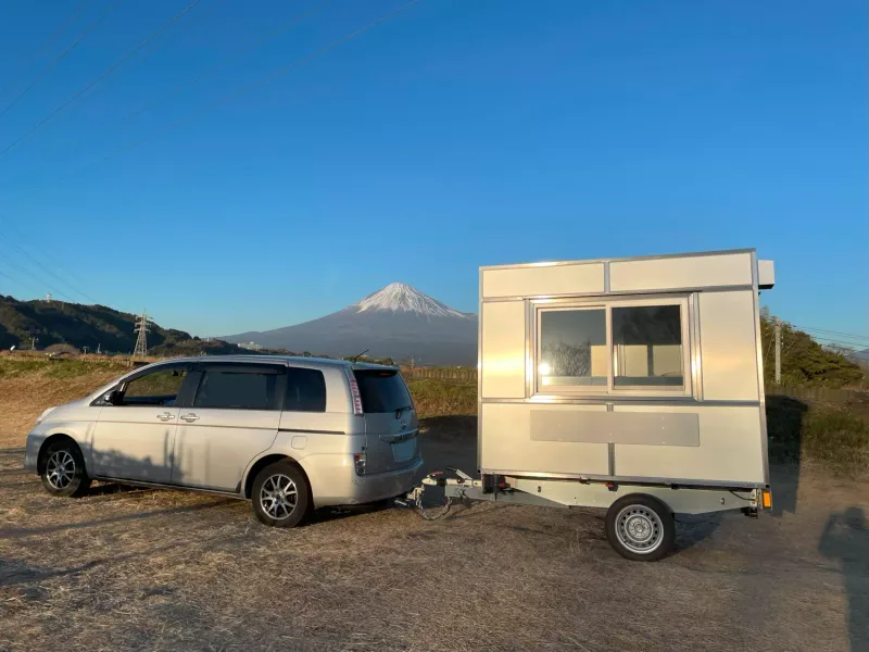 hacobo Works トレーラータイプ（牽引の様子）