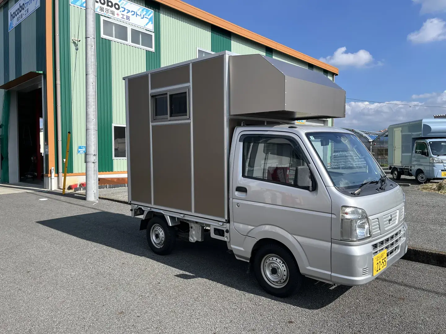 マルチボックス｜前方斜めからの外観（工場前）