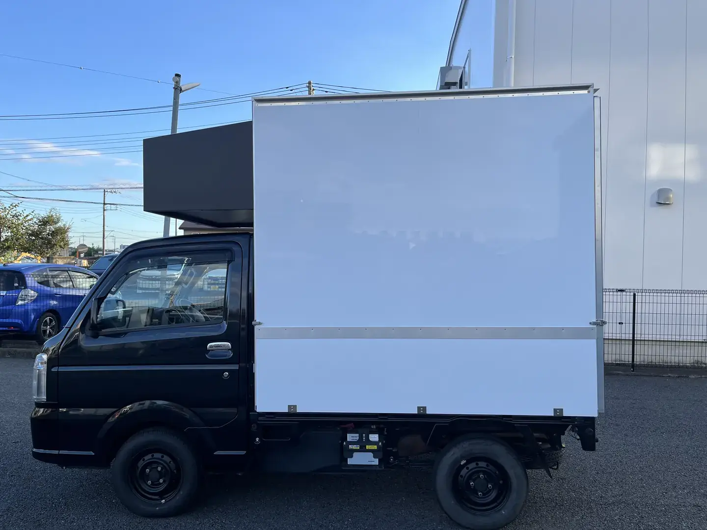 ステージボックス｜側面からの外観（パネルを閉じた状態）