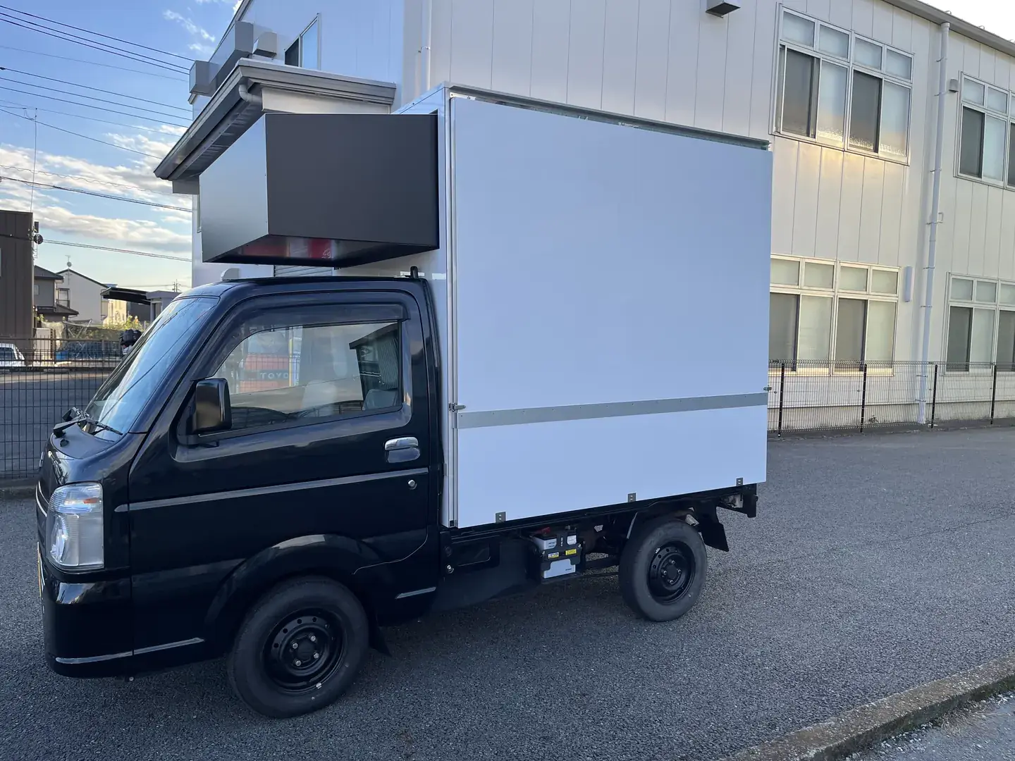 ステージボックス｜前方斜めからの外観（反対側・パネルを閉じた状態）